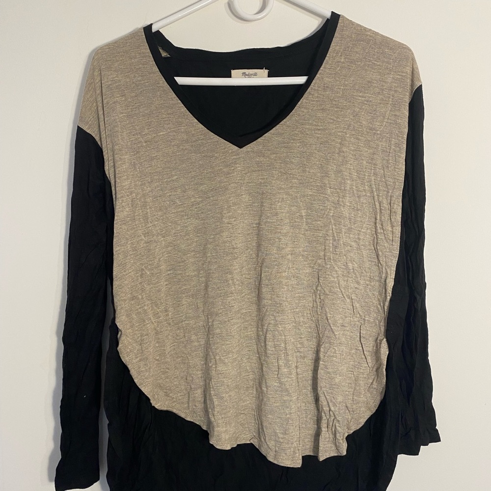 V-neck dual color long sleeve tshirt